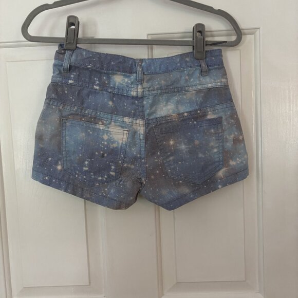 🚀 Delia’s Denim Shorts with Universe print– Size 5/6 🌌 - Picture 2 of 4